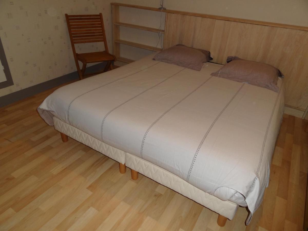 Les Voiries Chambres D'Hotes Fleury  ภายนอก รูปภาพ